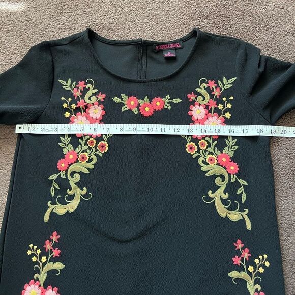 Rock & Roll Cowgirl Floral Embroidery Bell Sleeve Top - Picture 10 of 10